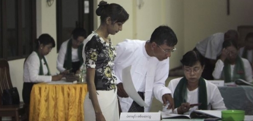 Volební účast v Barmě je nízká. 