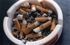 Bývalí kuřáci chuť na nikotin utišují jídlem. 