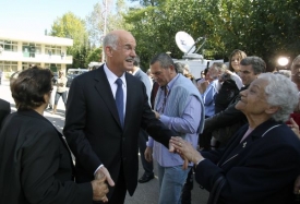 Premiér Papandreu si oddechl, voliči prý škrty podporují.