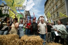 Odboráři během stávky 24. června 2008.