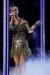 Také Katy Perryová zvolila šaty, ve kterých odhalila dlouhé nohy. Na snímku děkuje za ocenění, které získala.
