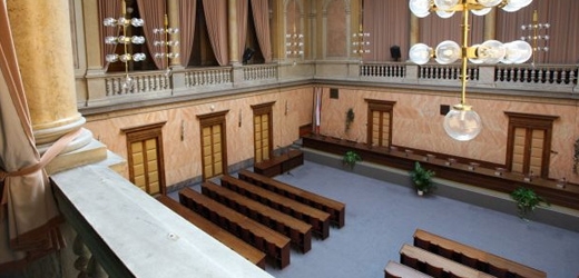 Moravská sněmovna v Brně (dnes Ústavní soud). Právě v této místnosti 9. listopadu 1910 poslanci ničili parlamentní křesla a vůbec se chovali jako horda bláznů. 
