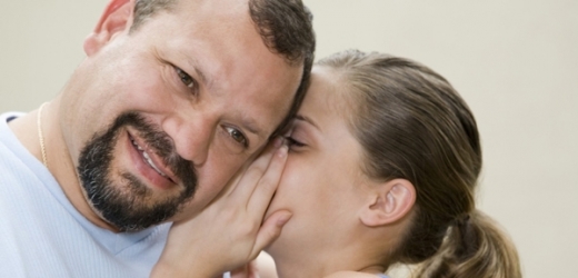 Dívky chtějí slyšet rady ohledně sexu raději od otce. 