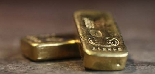 Cena zlato se přehoupla přes 1400 dolarů za jednu unci.