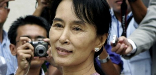 Pětašedesátiletá Su Ťij, laureátka Nobelovy ceny za mír z roku 1991, strávila 15 z posledních 21 let v domácím vězení.