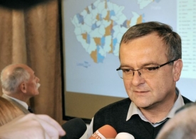 Miroslav Kalousek o dalším působení Bartáka rozhodne až po vyšetřování.
