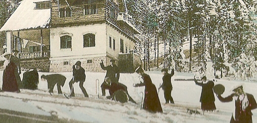 V roce 1910 začalo sněžit na svatého Martina a 12. listopadu sníh zapřičinil kalamitu na severu Čech. Byla to ale také výzva k provozování zimních sportů.