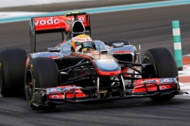 Lewis Hamilton v kvalifikaci na Velkou cenu Abú Zabí.