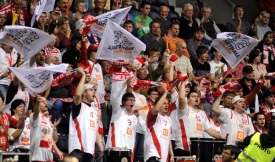 Čeští fanoušci nymburských basketbalistů.