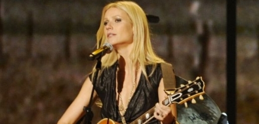 Gwyneth Paltrowová se kvůli nové roli naučila hrát na kytaru.