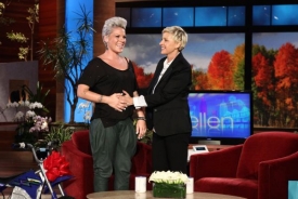 Pink v show moderátorky Ellen DeGeneresové. 