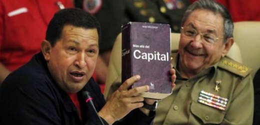 Castro junior a Chávez s knihou o kapitálu.