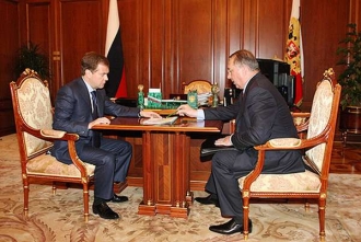 Prezident Medveděv a Tokarev, šéf Transněftu (2008).