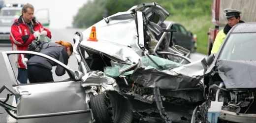 Agresivní jízda stojí za celou řadou tragických nehod (ilustrační foto).