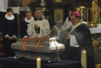 Mši vedl pražský arcibiskup Dominik Duka. 