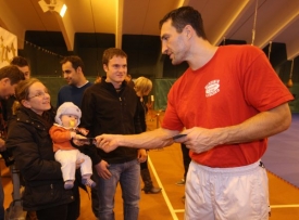 Vladimir Kličko miluje své fanoušky jakékoliv velikosti. 