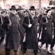 Pochodující milicionáři v únoru 1948.