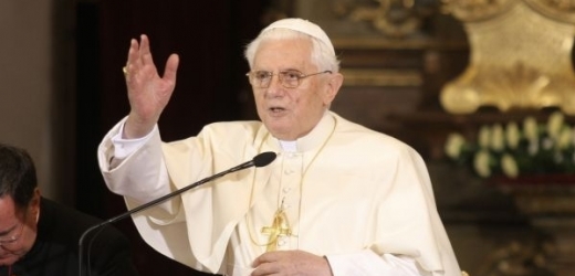 Papež Benedikt XVI. poprvé připustil, že použití kondomu k zastavení šíření AIDS může být v některých případech ospravedlnitelné.