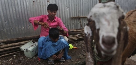 Každodenní život nejchudších vrstev v Indii, slum v Bombaji.