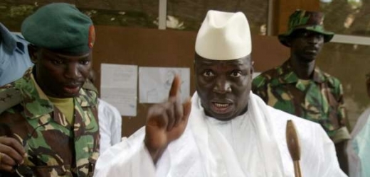 Yahya Jammeh s vojáky. 