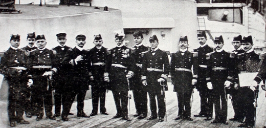 Pobití důstojníci z brazilské válečné lodě Minas Geraes. Zemřeli 23. listopadu 1910.
