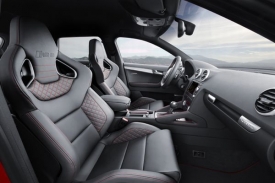 Sportovní vzhled má samozřejmě i interiér, i když luxus Audi nezapře.
