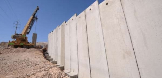 Zeď chrání židovské obyvatele nedaleko Jeruzaléma (ilustrační foto).