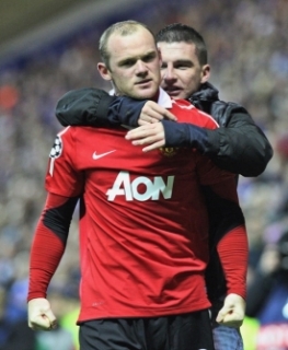 Wayne Rooney a jeho "nový kamarád".