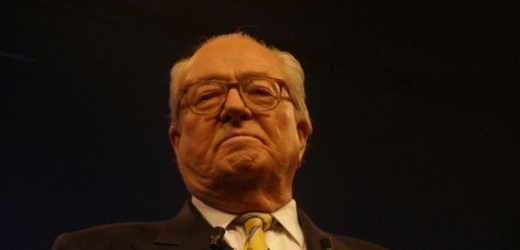 Jean-Marie Le Pen unikl trestu za kontroverzní kampaň.