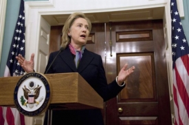 Hillary Clintonová se vyjadřuje k únikům tajných informací prostřednictvím WikiLeaks.