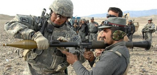 Američané organizují fond na podporu afghánské armády. Nikoli zadarmo.