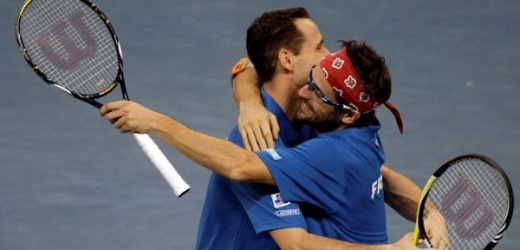 Francouzi vedou ve finále Davis Cupu 2:1.