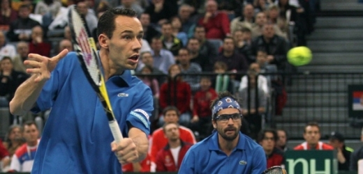 Francouzi vedou ve finále Davis Cupu 2:1.