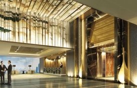 Interiér hongkongského hotelu Ritz-Carlton.