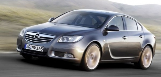 Nejyvšší vyvolávací cenu má v aukci Opel Insignia z loňského roku. Je 444 tisíc korun.