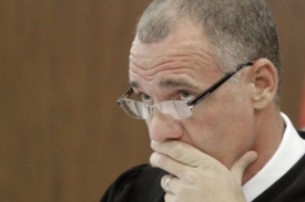 Soudce Kevin Fine překvapil justiční veřejnost, stížnost na trest smrti neignoroval.