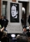 Před soudem se shromáždili demonstranti, kteří protestovali proti zatčení Juliana Assangeho.