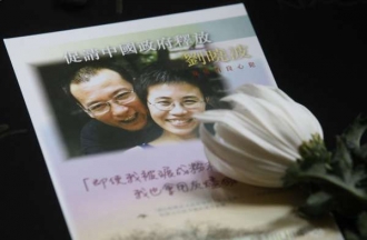 Květiny pro Liou Siao-poa a jeho manželku v Hongkongu.