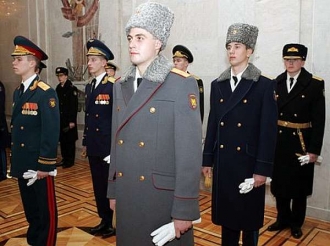 Nové ruské uniformy. Mrznoucí fešáci?