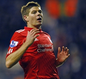 Hvězda Liverpoolu Steven Gerrard.