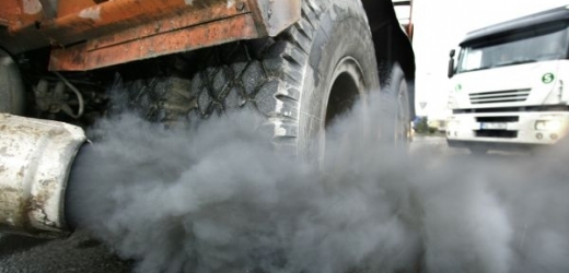 Značný podíl na znečištění ovzduší v Brně mají jemné prachové částice, které jsou většinou produktem aut s dieselovým motorem (ilustrační foto).
