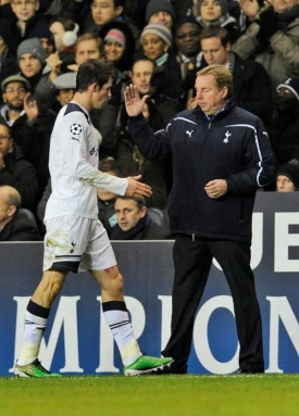 Trenér Tottenhamu Harry Redknapp s Garethem Balem.