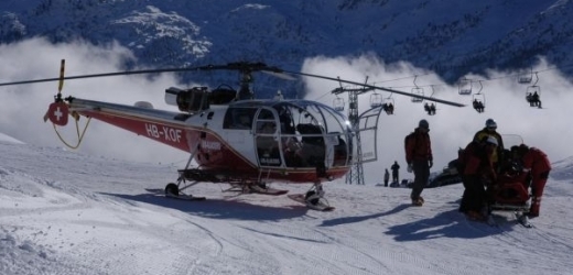 K záchraně byl povolán i vrtulník, lyžaři však již nebylo možno pomoci (ilustrační foto).