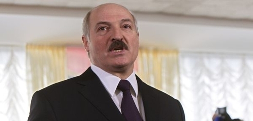 Nikdo asi nepochyboval o tom, že Alexander Lukašenko obhájí prezidentský post v Bělorusku. Nad oponenty má drtivý náskok.
