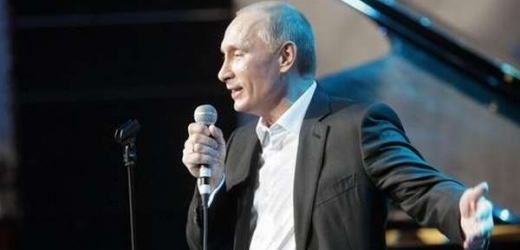 Vladimir Putin jako zpěvák amerických songů.