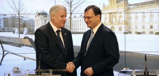 Seehofer přicestoval na historicky první návštěvu bavorského premiéra v Česku.