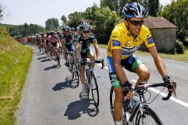 Dopingový hříšník Contador (v čele). 