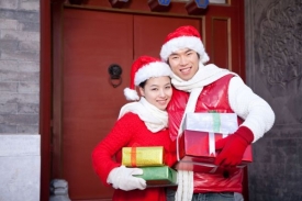Mladý čínský pár podlehl svodům křesťanského Západu.