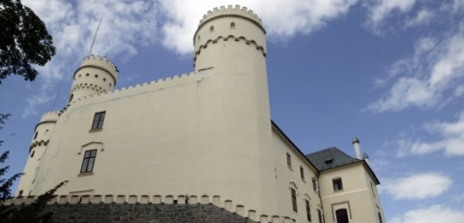 Jeden z trojice mužů, které v pondělí večer zadržel útvar rychlého nasazení v souvislosti s dubnovým vloupáním do zámku Orlík, je ve vazbě.
