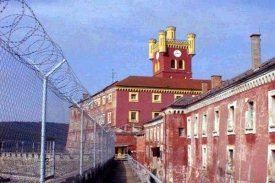 Věznice Mírov, tady prožil Vánoce v roce 1980 Petr Uhl. 